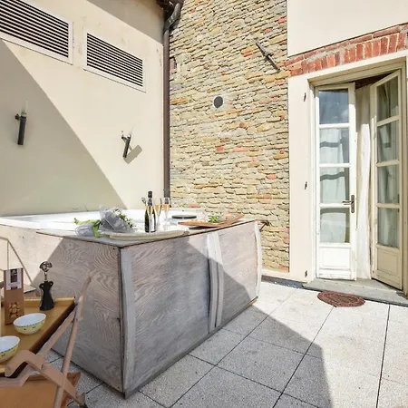 In Διαμέρισμα *